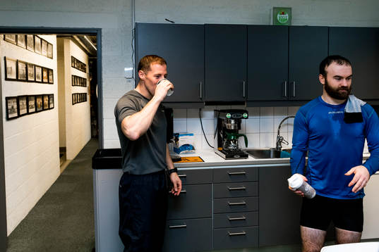 Rögles tränare Cam Abbott och Jack Connolly