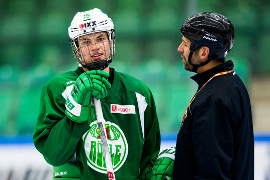 Rögles Jakob Bondesson och assisterande tränare Roger