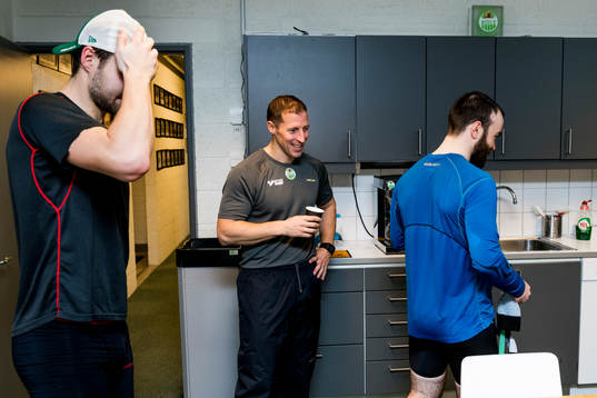 Rögles Ludvig Rensfeldt, tränare Cam Abbott och Jack