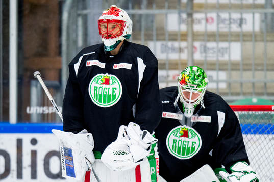 Rögles målvakt Justin Pogge och målvakt Emil Kruse