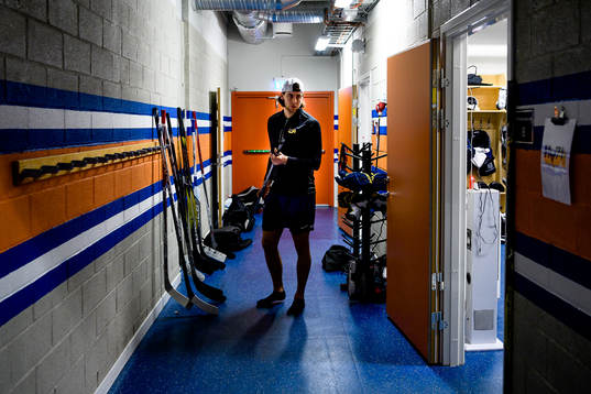 s Kevin Stenlund före ishockeymatchen i SHL mellan Växjö