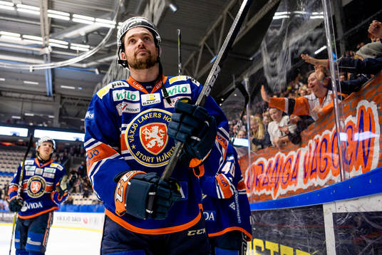Växjös Noah Welch jublar framför fansen