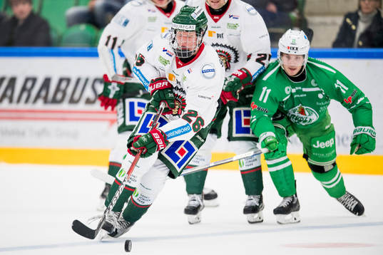 Frölundas Rasmus Dahlin jagas av Rögles Bryan Lerg