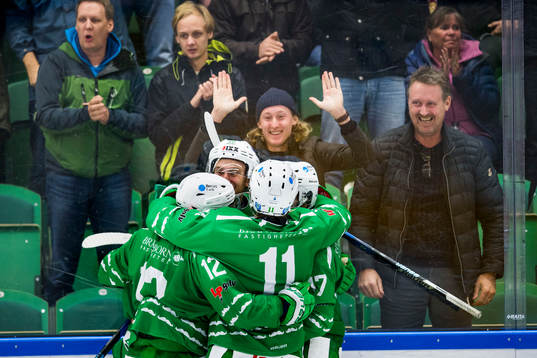 Rögles spelare jublar