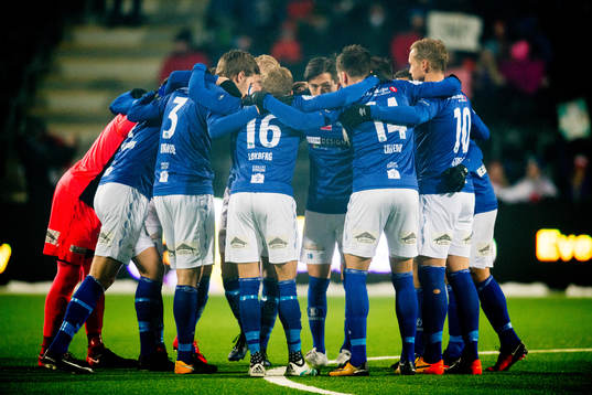 Players of Ranheim gather in a circle