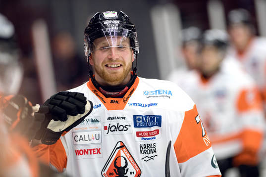 Karlskronas Joachim Rohdin jublar med lagkamrater
