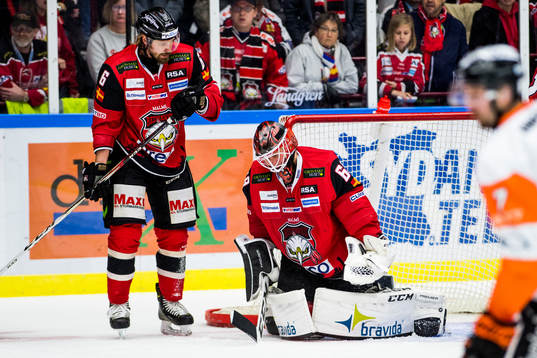 Malmö Redhawks Stefan Warg och målvakt Oscar Alsenfelt