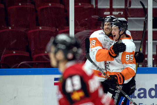 Karlskronas Emil Larsson och Carl Persson jublar