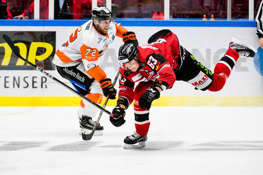 Karlskronas Joachim Rohdin och Malmö Redhawks Fredrik