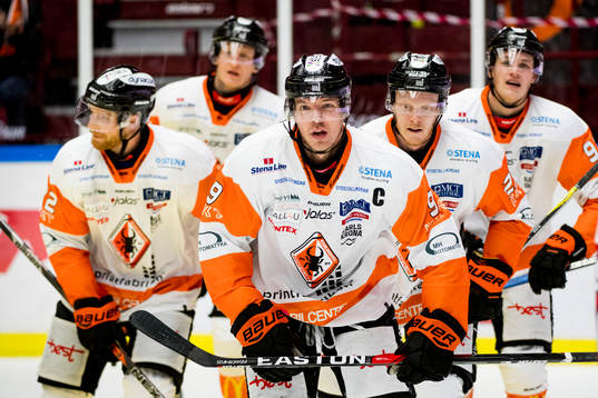 Karlskronas Morten Madsen jublar med lagkamraterna