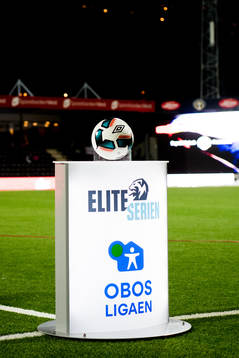 The new stand for the match ball