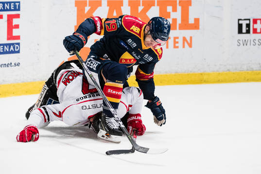 Djurgårdens Rene Bourque håller ner Örebros Alexander