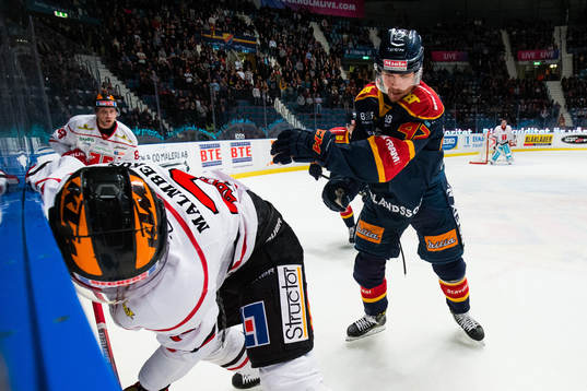 Örebros Rodrigo Abols och Djurgårdens Linus Johansson
