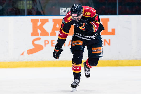 Djurgårdens Marcus Högström tar sig för munnen