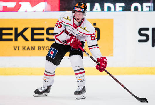 Örebros Sakari Manninen med pucken