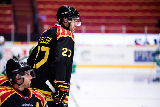 Brynäs Drew Miller före ishockeymatchen i SHL mellan