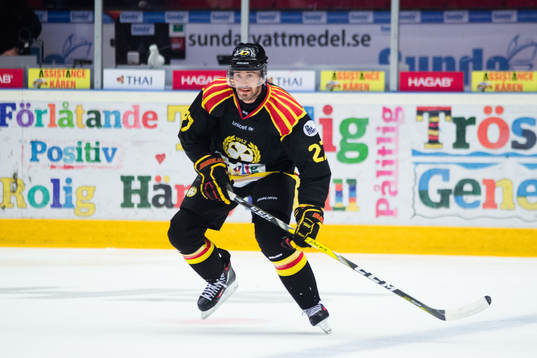 Brynäs Drew Miller före ishockeymatchen i SHL mellan