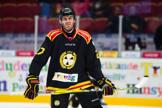 Brynäs Drew Miller före ishockeymatchen i SHL mellan