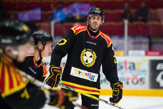 Brynäs Drew Miller före ishockeymatchen i SHL mellan