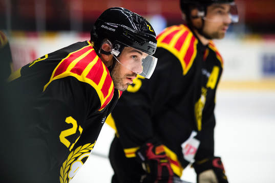 Brynäs Drew Miller före ishockeymatchen i SHL mellan