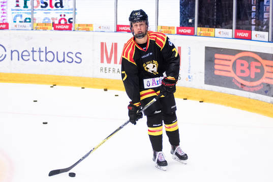 Brynäs Adam Boqvist före ishockeymatchen i SHL mellan
