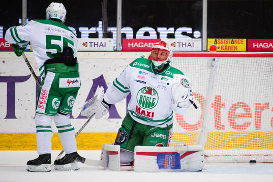 Rögles målvakt Justin Pogge deppar