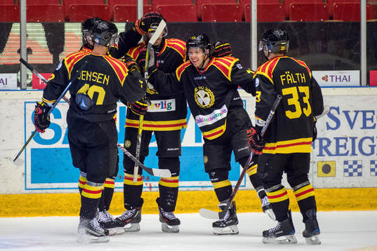 Brynäs Kevin Clark jublar med lagkamrater