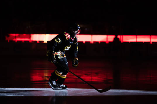 Brynäs Drew Miller före ishockeymatchen i SHL mellan