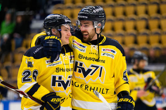s Erik Brännström och Marc Zanetti jublar