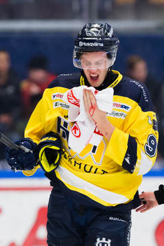 s Victor Ejdsell blöder från ansiktet