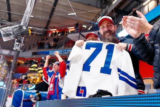 Linköpings-supporter med Linköpings Daniel Olsson