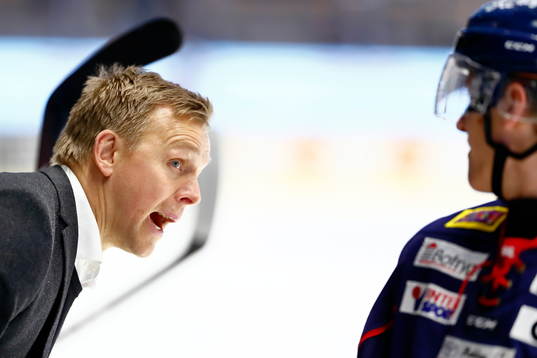 Skellefteås tränare Bert Robertsson reagerar på