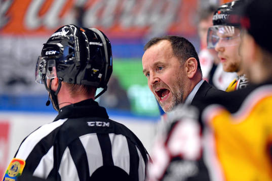Luleås tränare Thomas Berglund är upprörd på domaren
