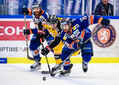 Växjös Andrew Calof jagas Luleås Johan Harju