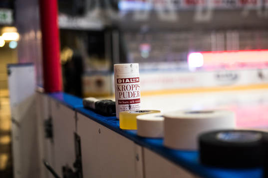tape och puder på sarjkanten
