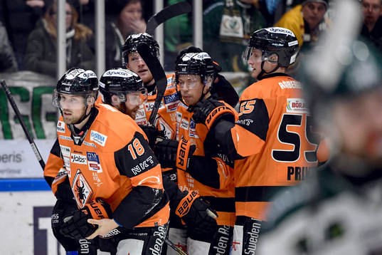 Karlskronas Emil Larsson jublar
