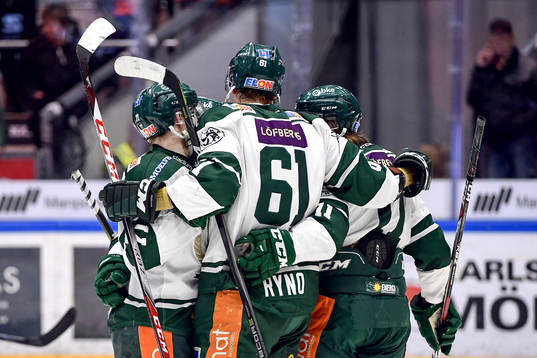 Färjestads Joakim Nygård jublar med lagkamrater