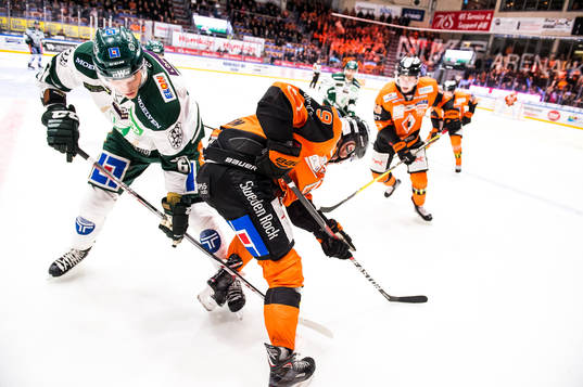 Färjestads Johan Ryno  och Karlskronas Morten Madsen