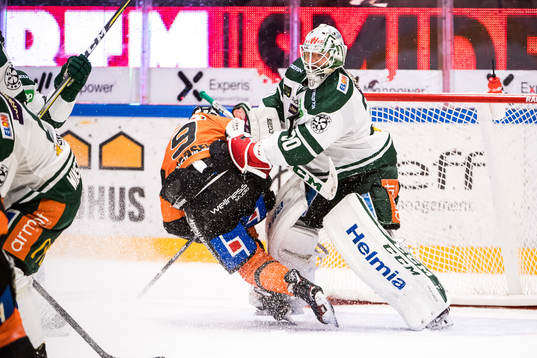 Karlskronas Morten Madsen  och Färjestads målvakt Lars