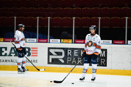 Växjös Noah Welch  och Elias Pettersson före
