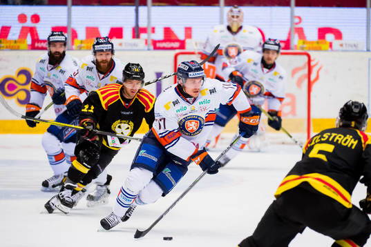 Brynäs Kevin Clark och Växjös Pontus Netterberg
