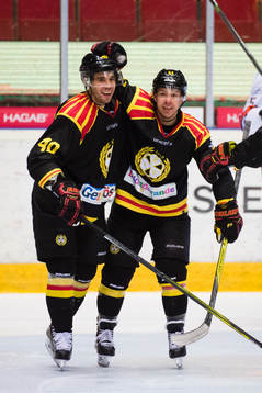 Brynäs Jesper Jensen och Kevin Clark jublar