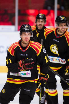 Brynäs Jesper Jensen och Kevin Clark jublar