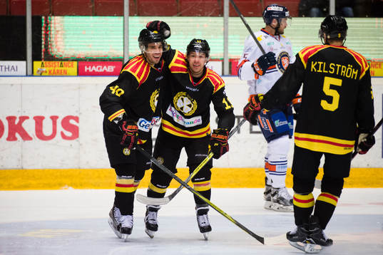 Brynäs Jesper Jensen och Kevin Clark jublar