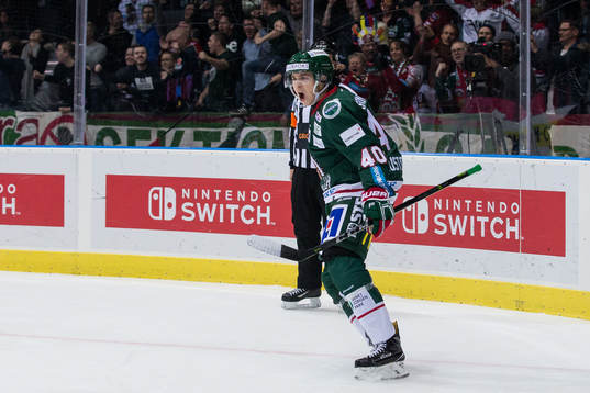 Frölundas Joel Mustonen jublar