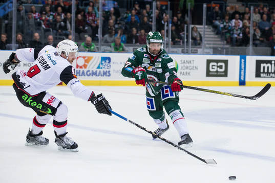 Frölundas Mike Weber och Malmö Redhawks Frederik Storm