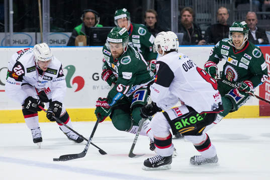 Frölundas Mats Rosseli Olsen mot Malmö Redhawks Johan
