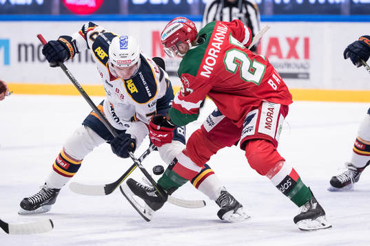 Djurgårdens Marcus Davidsson och Moras Tomas Skogs  i