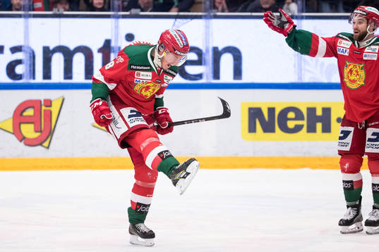 Moras Robin Johansson jublar
