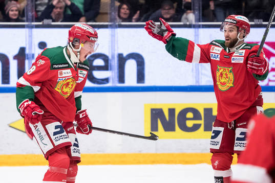 Moras Robin Johansson jublar